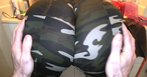 php9BZc Big Ass in Tight Army Pants